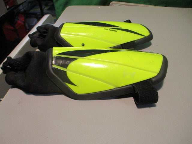 Load image into Gallery viewer, Used Nike Charge Youth Medium Soccer Shin Guards
