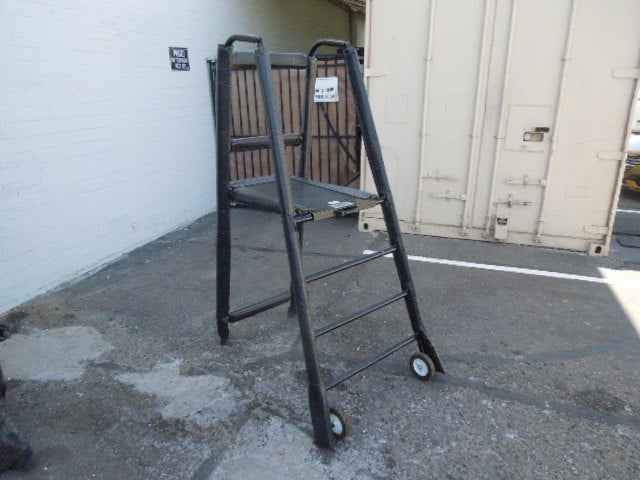 Load image into Gallery viewer, Used Senoh PS1 Free Standing Volleyball Official Stand with PSP1 Safety Pads
