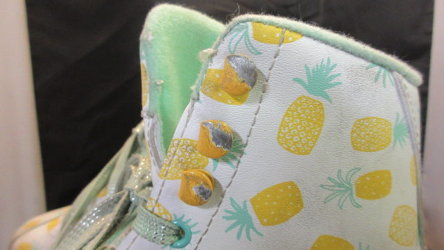 Load image into Gallery viewer, Used Roller Derby Candi Grl Lucy Roller Skates Youth Size 12 - 2 - small wear
