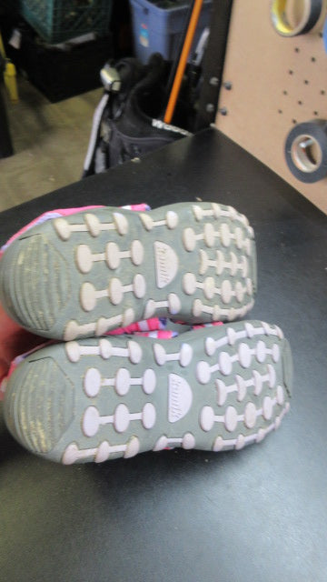 Load image into Gallery viewer, Used Kamik Kids Crab Sandals - Size 5
