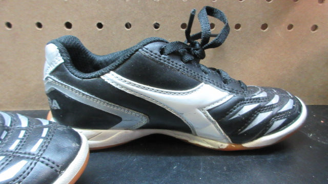 Load image into Gallery viewer, Used Diadora Men's Capitano ID Indoor Soccer Shoes - Size Youth 12
