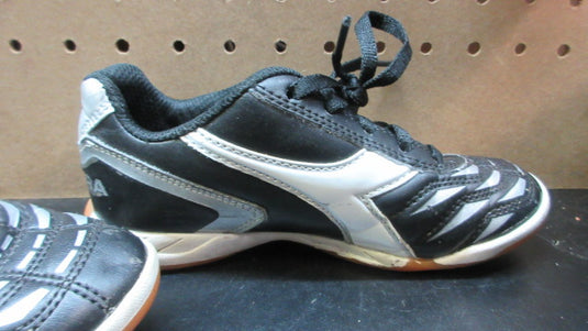 Used Diadora Men's Capitano ID Indoor Soccer Shoes - Size Youth 12
