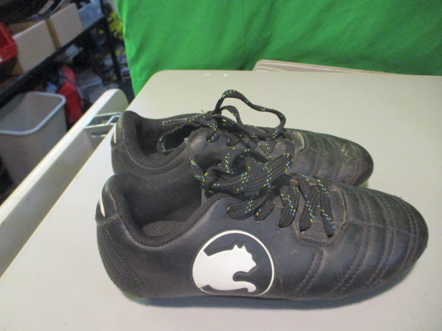 Load image into Gallery viewer, Used Puma Size 12 Kids Soccer Cleats

