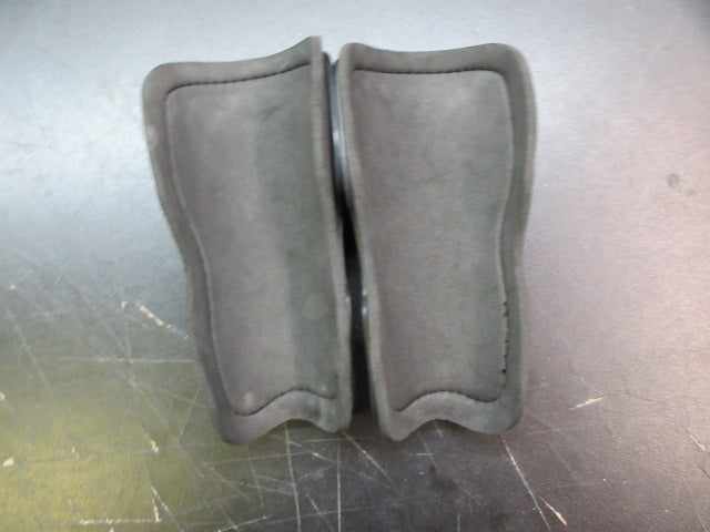 Load image into Gallery viewer, Used Youth Soccer Shin Guards - Youth
