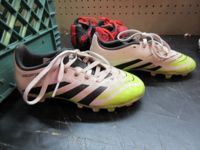 Load image into Gallery viewer, Used Adidas Predator Soccer Cleats - Size 11

