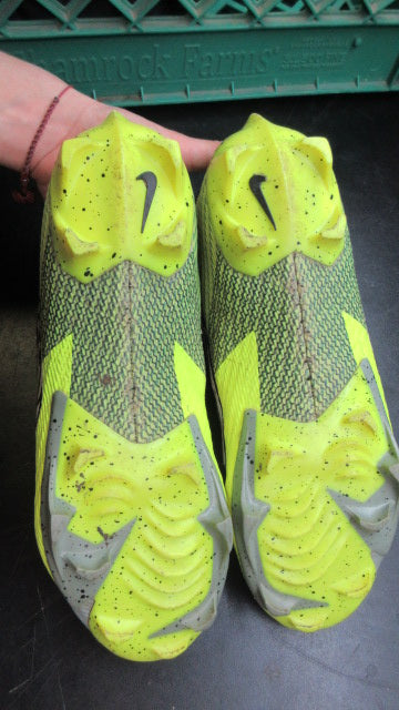 Load image into Gallery viewer, Used Nike Vapor Edge Speed 360 2 Football Cleats - Size 10
