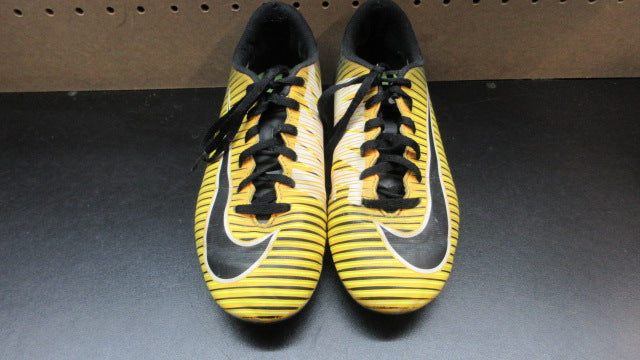 Load image into Gallery viewer, Used Nike Mercurial Soccer Cleats - Size Youth 5.5
