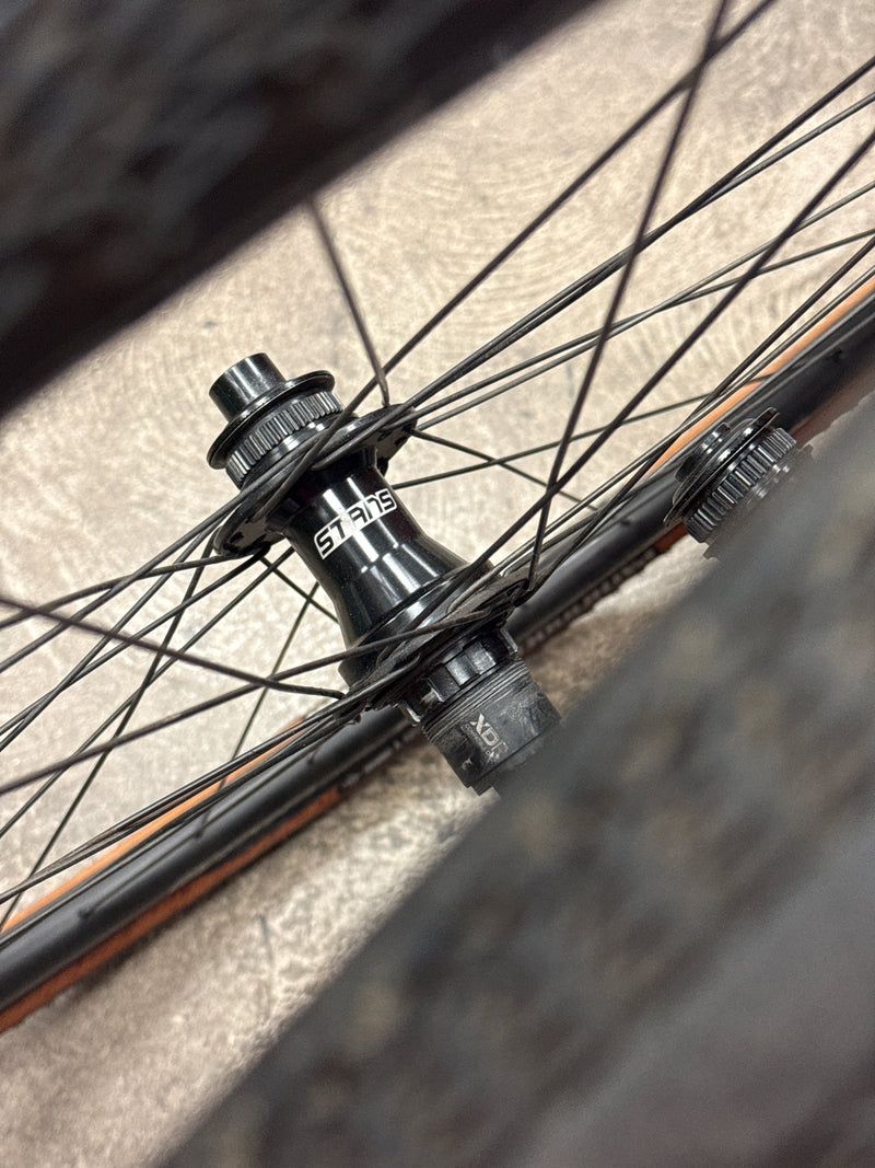 Load image into Gallery viewer, Used Pair Stans NoTubes Grail S1 Rim, Specialized Pathfinder Pro Tubeless Tire
