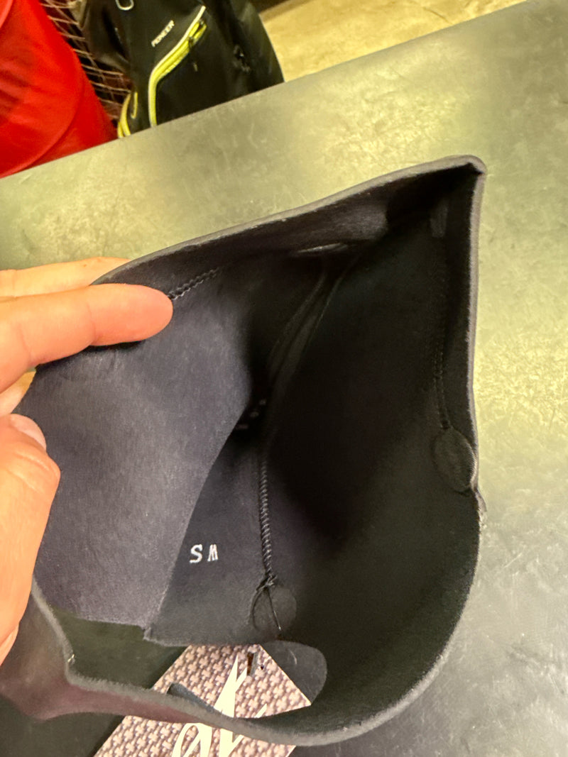 Load image into Gallery viewer, Like New Zoot Swimfit Neoprene Swim Cap
