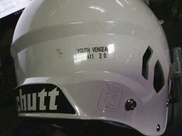 Load image into Gallery viewer, Used Schutt Vengeance A11 2.0 Youth Football Helmet Size Small Szn of Play 2025
