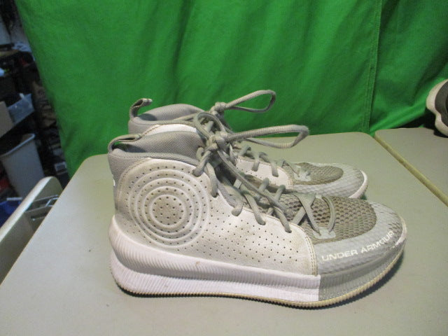 Load image into Gallery viewer, Used Under Armour Size 7.5 Basketball Shoes
