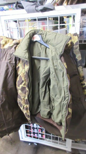 Used Vintage Remington 4 in 1 Reversible Multi-Layer Jacket Adult Size Medium