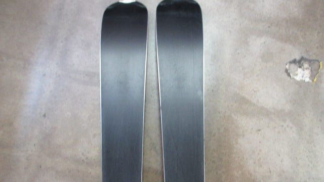 Load image into Gallery viewer, Used Salomon X-Drive Downhill Skis w/ Salomon Bindings Size 161cm
