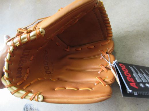 New Wilson A2000 Classic B23 Pro-Stock 12" Leather Pitcher Glove - RHT