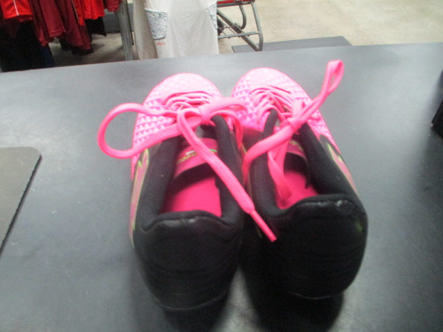 Load image into Gallery viewer, Used Lotto Soccer Cleats Size 3
