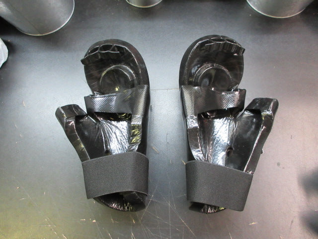 Load image into Gallery viewer, Used Century Sparring Gloves - Size Small
