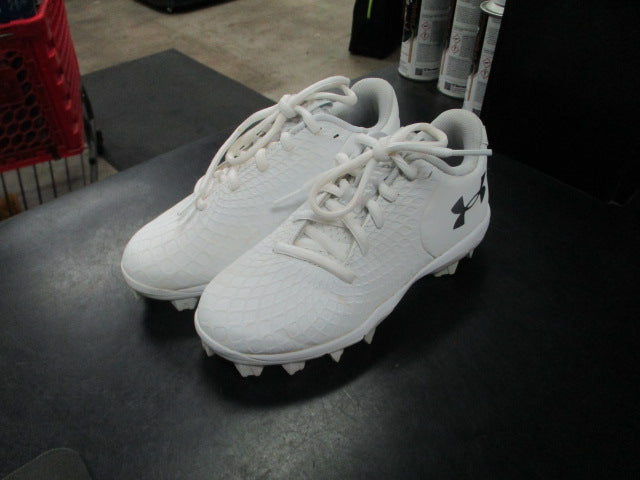 Load image into Gallery viewer, Used Under Amour Glyde 2.0 youth cleats in white size 1Y very light use
