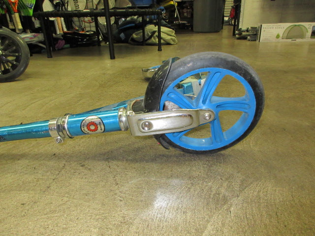 Load image into Gallery viewer, Used Razor A5 Lux Kick Scooter
