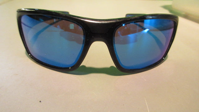 Load image into Gallery viewer, Used Oakley Turbine Sunglasses
