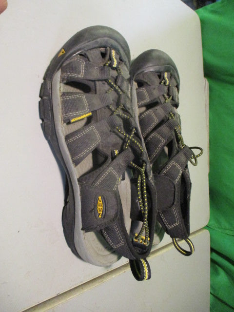 Load image into Gallery viewer, Used Keen Hiking Sandals Washable Size 8.5
