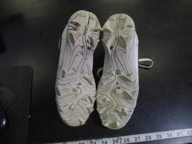 Load image into Gallery viewer, Used Nike Air Jordan Football Cleats Size 5.5

