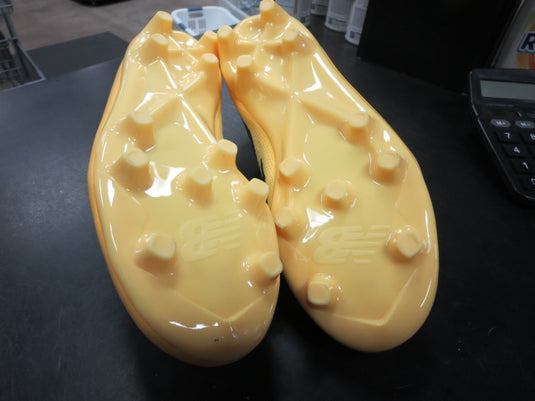 Like New New Balance Tekela Mgique V4+  Laceless Soccer Cleat Size 3