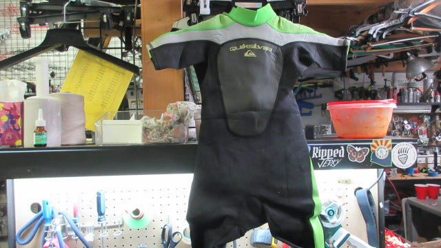Load image into Gallery viewer, Used Quicksilver Shorty Wetsuit - Youth
