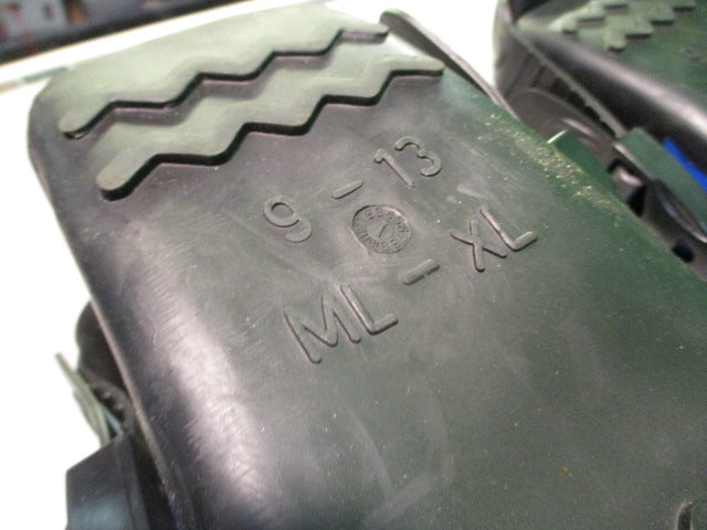 Load image into Gallery viewer, Used Agua Lung US Divers 22&quot; Size 9-13 Dive Fins
