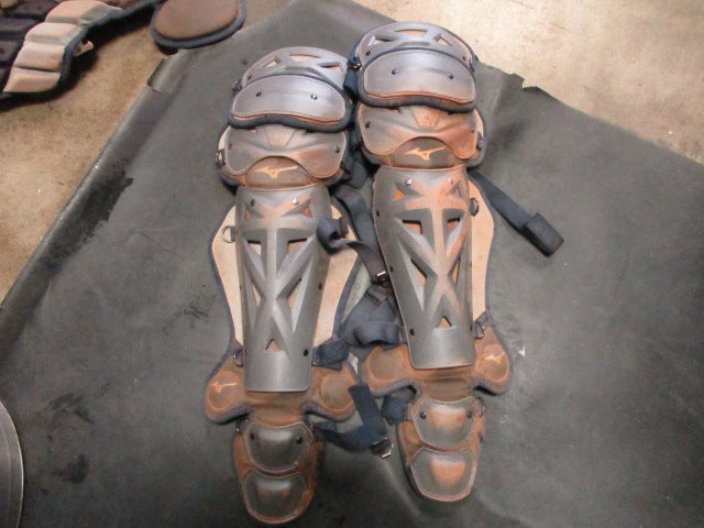 Load image into Gallery viewer, Used Mizuno Samurai Youth 14.5&quot; Catchers Shin Guards
