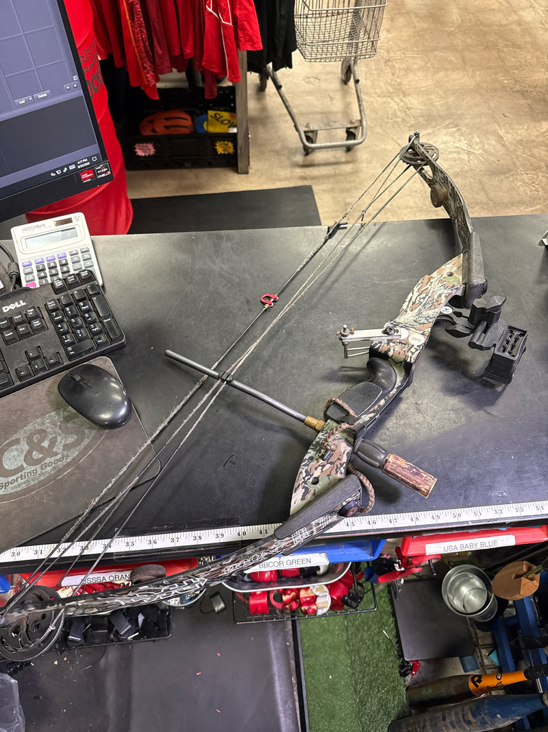 Load image into Gallery viewer, Used PSE Nova Compound Bow in Mossy Oak
