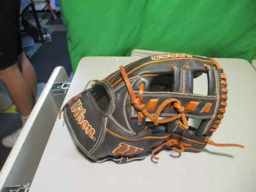 Used Wilson A2000 1716 11.5 Glove - RHT