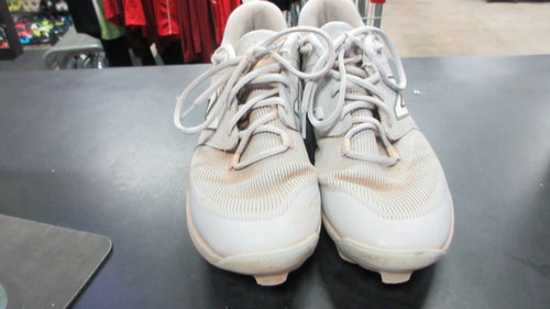 Used New Balance 3000 Size 8.5 Baseball Cleats
