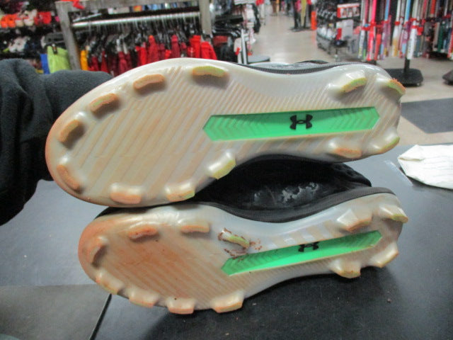 Load image into Gallery viewer, Used Under Armour Out Of Here Size Youth 6 Cleats

