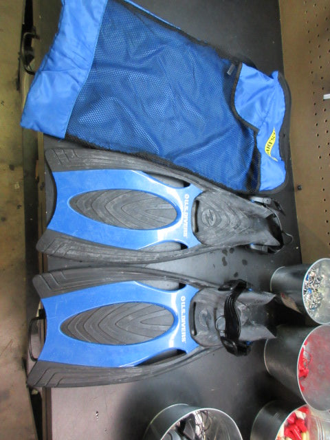 Load image into Gallery viewer, Used U.S Divers LUX Dive Fins - Size Large
