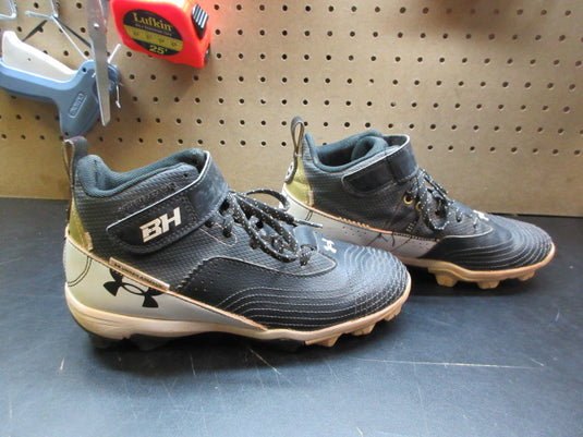 Used Under Armour Harper 7 Mid RM Baseball Cleats - Size Youth 4.5