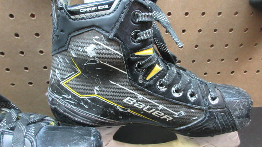 Used Bauer Supreme M40 Hockey Skates - Size 2.5