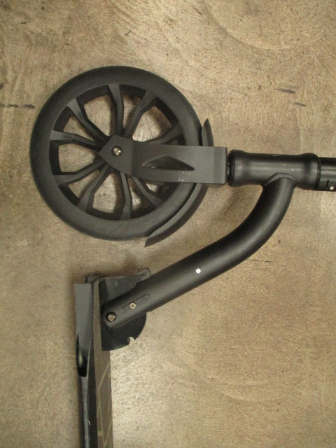 Used Swagtron K9 Folding Scooter