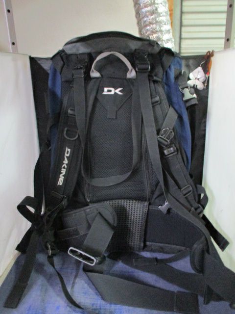 Load image into Gallery viewer, Used Dakine Poacher Backpack
