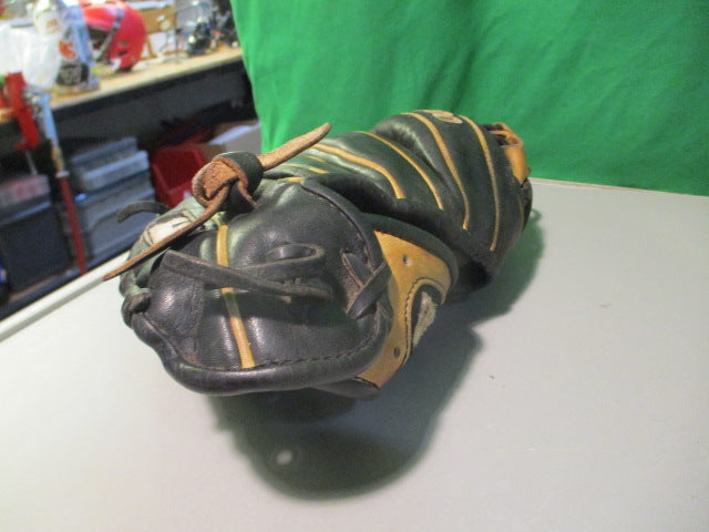 Load image into Gallery viewer, Used Wilson A2000 1786 11.5&quot; Glove - RHT
