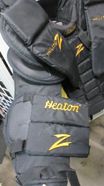 Load image into Gallery viewer, Used Heaton Helite-Z Goalie Hockey Chest Protector Size Adult - straps wear
