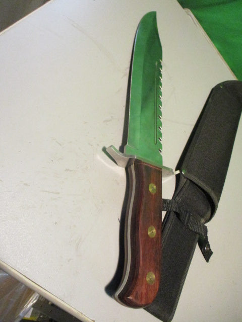 Load image into Gallery viewer, Used Timber Rattler Tang Bowie Hunting Knife
