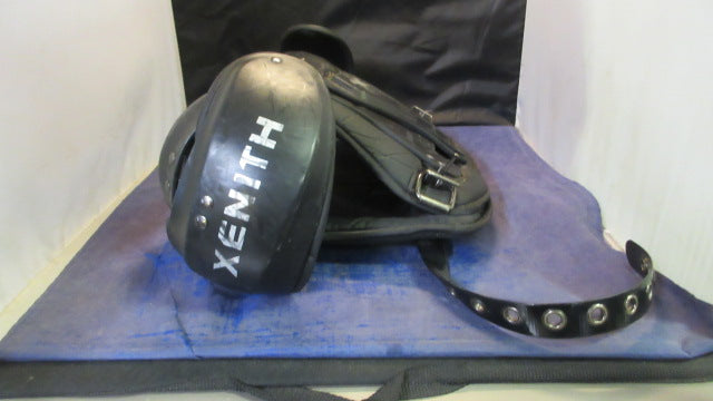 Load image into Gallery viewer, Used Xenith Fly Shoulder Pads Youth Size Medium - small tear
