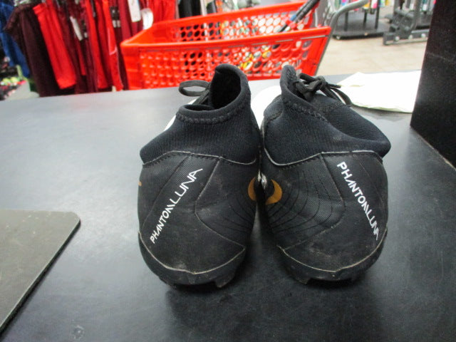 Load image into Gallery viewer, Used Nike Cyclone 360 Size 7 Soccer Cleats
