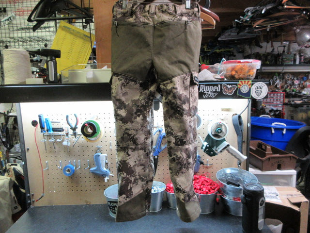Load image into Gallery viewer, Used True Timber VSX Camouflage Winter Hunting Pants - Size Youth Medium
