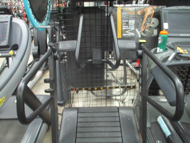 Load image into Gallery viewer, Used TechnoGym SkillMill Curved Manual Treadmill
