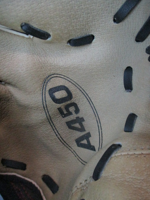Load image into Gallery viewer, Used Wilson A450 11" Glove - RHT
