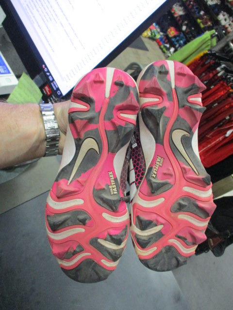 Load image into Gallery viewer, Used Nike Diamond Pink Cleats Size 1.5
