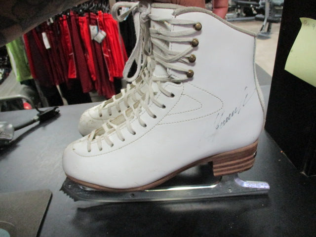 Load image into Gallery viewer, Used jackson Premiere Size 7 Figure Skates (Has Wear)
