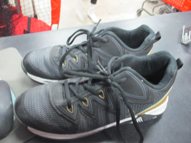 Load image into Gallery viewer, Used Shaq Basketball Shoes Size 5.5

