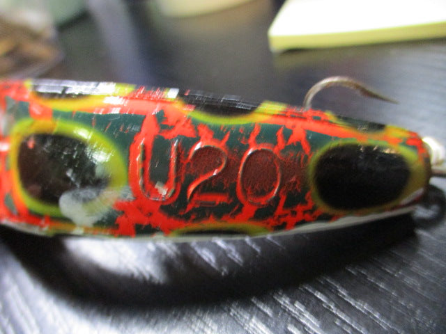 Load image into Gallery viewer, Used Yakima Flatflish Bleeding Frog U20 Lure - Painting white bottom
